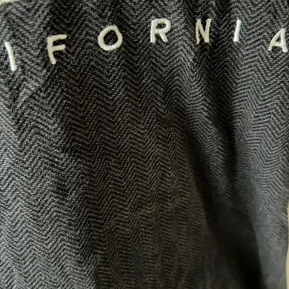 GUC Hollister Men's Logo T-Shirt - Picture 5 of 5